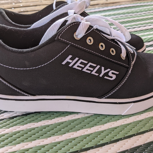 Men's 9 Heelys - Picture 5 of 6